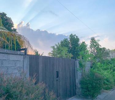 Batuan Bed & Breakfast | Guesthouse Gelombang