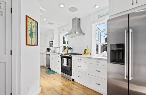 Eastside Santa Cruz House | Harbor home - with a hot tub!