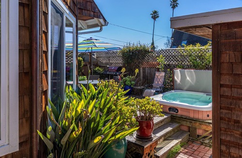 Eastside Santa Cruz House | Harbor home - with a hot tub!