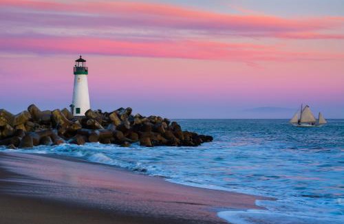 Eastside Santa Cruz Hotel | Harbor Inn