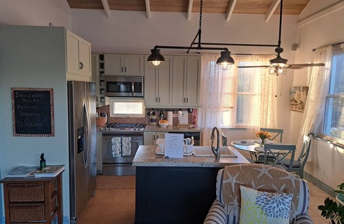 Venetian Road Settlement House | Hidden Haven - 2 bedrooms with ensuite baths & living/dining and full kitchen.