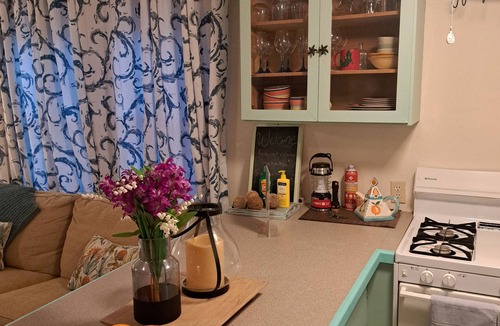 Venetian Road Settlement House | Hidden Haven - Cozy Studio - with pool.