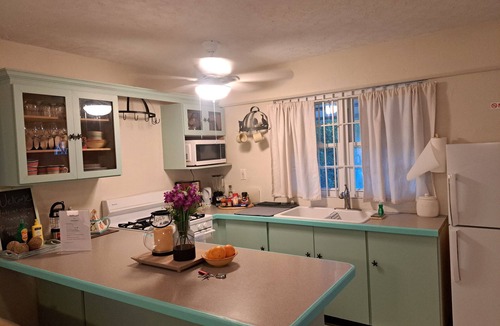 Venetian Road Settlement House | Hidden Haven - Cozy Studio - with pool.