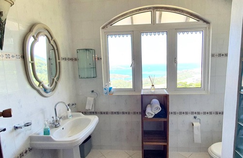 Zig Zag Ward Apartment | Homerez - Apartement 5 km away from the beach for 2 ppl. at Les Mamelles
