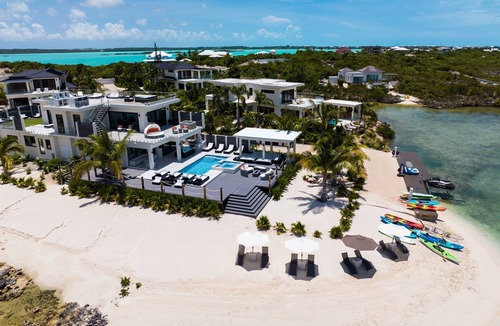 Ocean Point Villa | Horizon Beachfront Villa in Chalk Sound