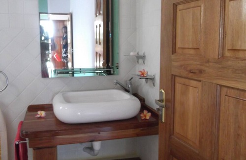 Baie Ste Anne Cottage | HOUSE IDEALLY LOCATED IN BAIE S.TE ANNE NEAR THE PORT AND SHOPS