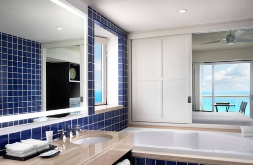 La Isla Resort | Huge beachfront resort in prime Cancun hotel zone location. Full amenities!