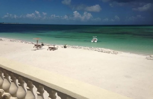 Sandy Point Villa | Jodo Estate Guest Villa - Sandy Point -Private Estate - Huge Beachfront