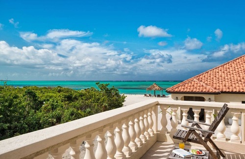 Sandy Point Villa | Jodo Estate Guest Villa - Sandy Point -Private Estate - Huge Beachfront