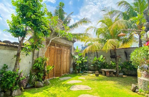Kediri House | Joglo Breeze Guesthouse and Villa full house