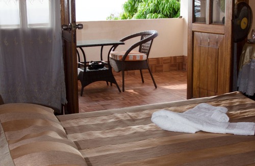 Mare Anglaise Bed & Breakfast | Josies Cottage double room with breakfast on Beau Vallon, ocean view
