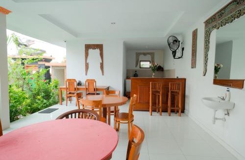 Padangsambian Klod House | Kadek Bagus Guesthouse Denpasar Mitra RedDoorz
