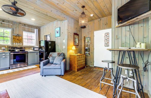 Ballouville Apartment | Killingly Barnyard Studio in Wine Country!