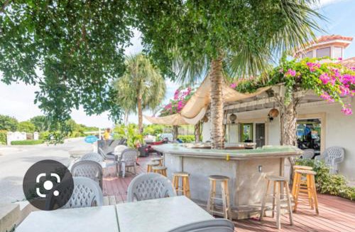 The Bight Apartment | La Vista Azul - Lovely Spacious Condo close to Grace Bay - Free Wi-Fi