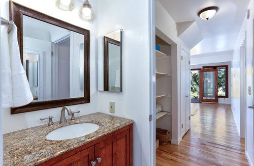 Eastside Santa Cruz Apartment | Lakeside Retreat