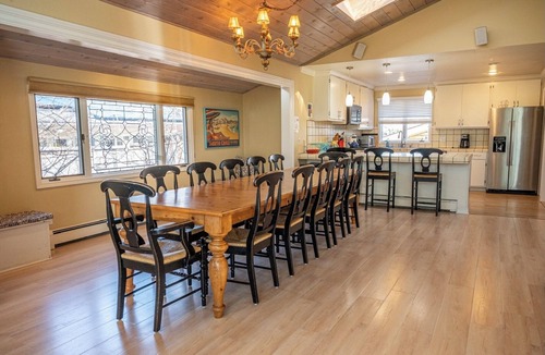 Eastside Santa Cruz House | Large Santa Cruz Beach House. Steps to beach. Pets welcome. Family. Reunions.