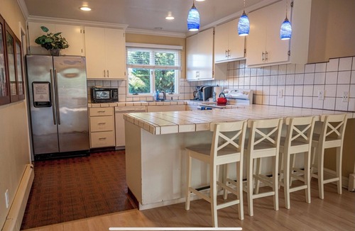 Eastside Santa Cruz House | Large Santa Cruz Beach House. Steps to beach. Pets welcome. Family. Reunions.