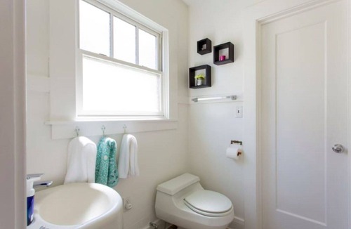 Beach Hill - Beach Flats Apartment | Light-Filled Carriage House Apartment- Blocks to Beach and Boardwalk