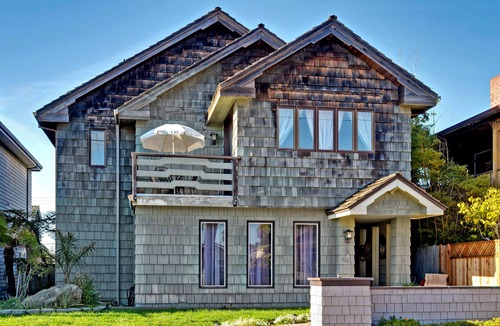 Eastside Santa Cruz House | Lighthouse at Twin Lakes Beach