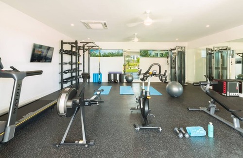 Long Bay Apartment | Long Bay Stay w/Pools, Kitesurfing & Free Breakfast now 'til end June