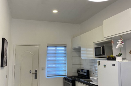 Venetian Road Settlement Apartment | Lovely 2-bedrooms in Venetian Road