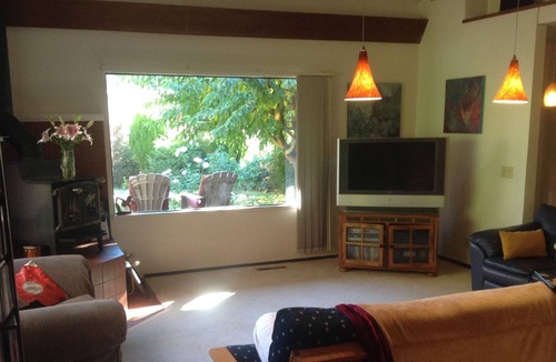 Felton House | Lovely, Private, VERY Comfortable 'Home Away From Home' amidst Scenic Redwoods