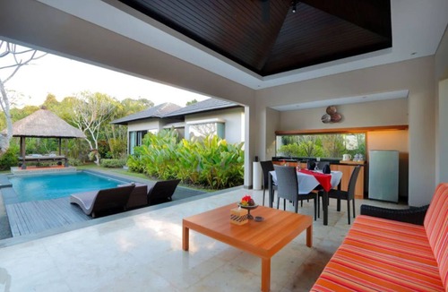 Mumbul Villa | Lovely Scenery with Private Pool Perfect for Couple