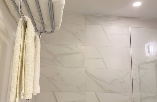 Venetian Road Settlement Apartment | Lovely Studio in Venetian Road