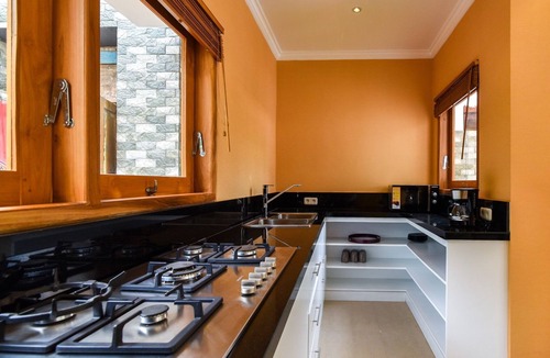 Kaliasem Villa | Lovina Luxury 3BR Villa With Pool & Free Breakfast!