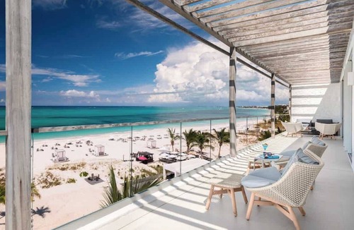 The Bight Apartment | Luxe Oceanfront Penthouse | Hot Tub, Daily Cabana