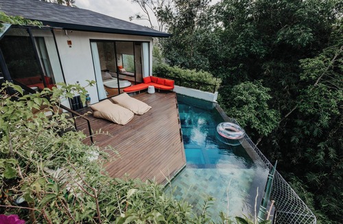 Ubud Villa | Luxe River Gorge Villa w/Glass Rooftop Pool