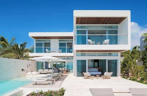 Venetian Road Settlement Villa | Luxurious Oceanfront Villa | Infinity Pool, Views