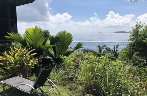 Cerf Island Villa | Luxurious, family Villa on the seafront with spectacular seaviews of paradise!