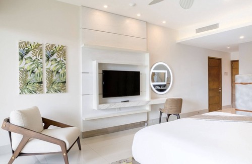 Puerto Juarez Resort | Luxurious Junior Suite right on the beach of Cancun