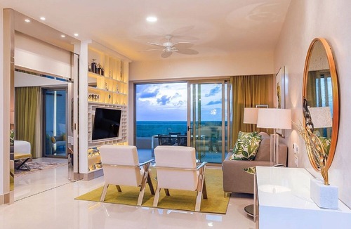 Playa Mujeres Resort | Luxury 1 bdrm Suite at the beautiful Garza Blanca
