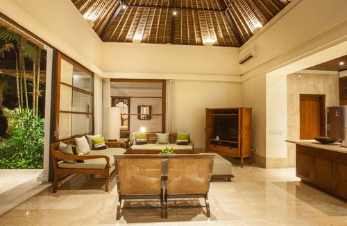 Jimbaran Bay Villa | Luxury 4BR Villa In Jimbaran! 10Min Walk To The Beach! W/Private Swimming Pool!