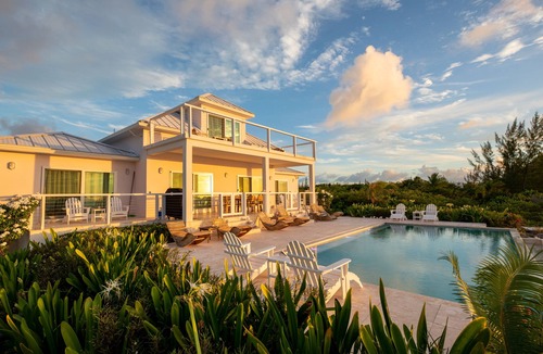 Parrot Cay Villa | Luxury Beach House Villa with beachfront access & infinity pool in North Caicos!