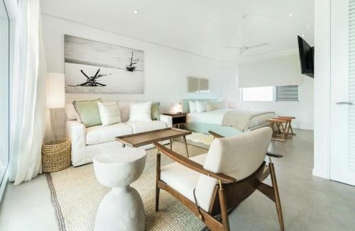 Leeward Settlement Villa | Luxury Beachfront Villa at Beach Enclave Long Bay
