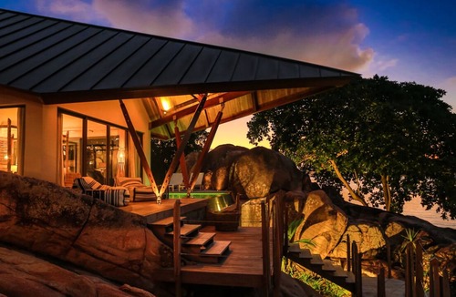 Au Cap Villa | Luxury beachfront villa in Praslin