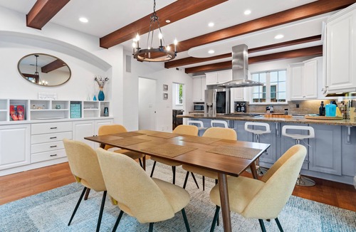 Eastside Santa Cruz Villa | Luxury Santa Cruz Villa: Beachside Paradise with New Hot Tub & Fast Wi-Fi
