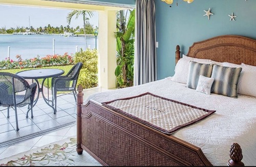 Middle Caicos House | LUXURY WATERFRONT TOWNHOUSE 5 MIN WALK FROM BEACH