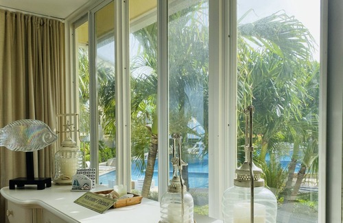 Middle Caicos House | LUXURY WATERFRONT TOWNHOUSE 5 MIN WALK FROM BEACH