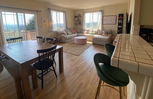 Watsonville House | Magical hilltop 3-bedroom with spectacular views and King Size Bed