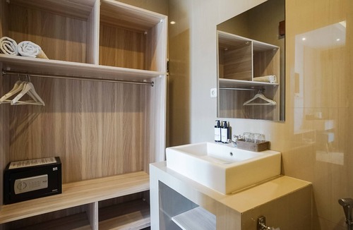 Central Seminyak Bed & Breakfast | Mahesa Suites Seminyak