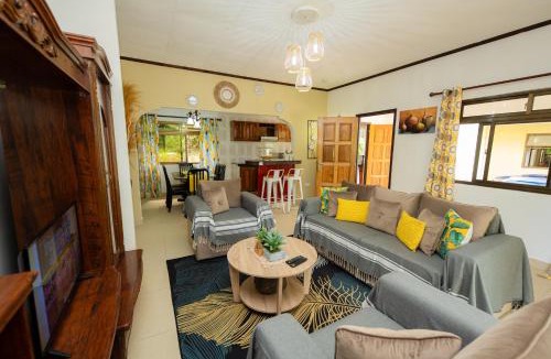 Baie Ste Anne Apartment | Maison Zelda Self Catering