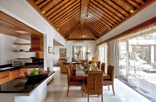 Sanur Villa | Majestic 4BR Villa Located Near The Beach, Sanur! 8Min Walk To The Night Market!
