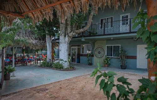 Chiquila Bed & Breakfast | Mandala Villas Hotel & "Sarita's Mexican Restaurant