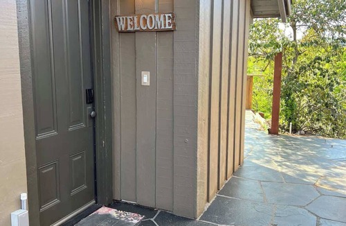 Bananna Belt Apartment | Midtown Private Cabana-Private Entry