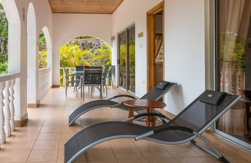 Anse Royale House | Modern Accommodation- Near Spectacular Beaches