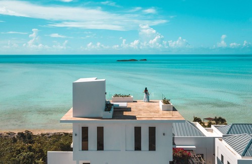 Juba Sound House | Modern Beachfront 2bd-2.5th with rooftop terrace and private pool!